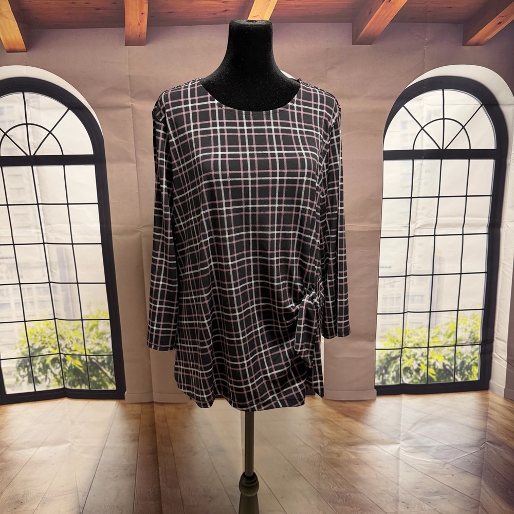 Liz Claiborne Black and White Plaid Long Sleeve Top